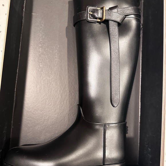 Burberry Riding Rainboot with Belt. Like Brand New, wore one time, minor scuffin - Picture 4 of 11